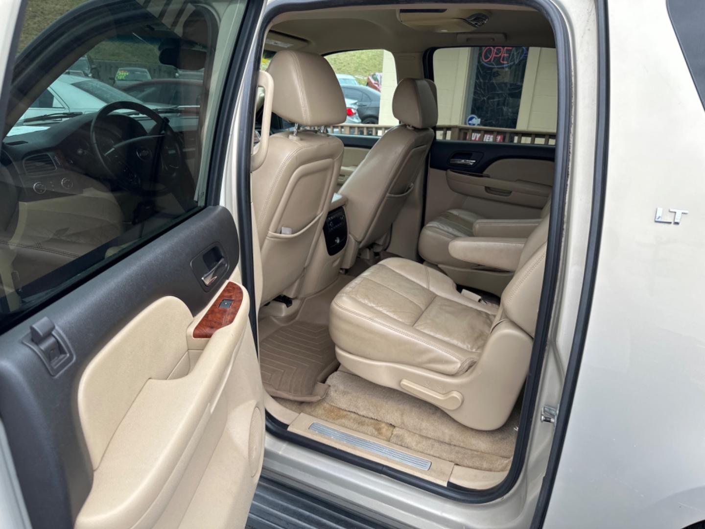 2007 Gold Chevrolet Suburban LS 1500 4WD (3GNFK163X7G) with an 5.3L V8 OHV 16V FFV engine, 4-Speed Automatic Overdrive transmission, located at 5700 Curlew Drive, Norfolk, VA, 23502, (757) 455-6330, 36.841885, -76.209412 - Photo#7